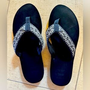 Teva Mush II flip flops for Women. Brand new! Never worn